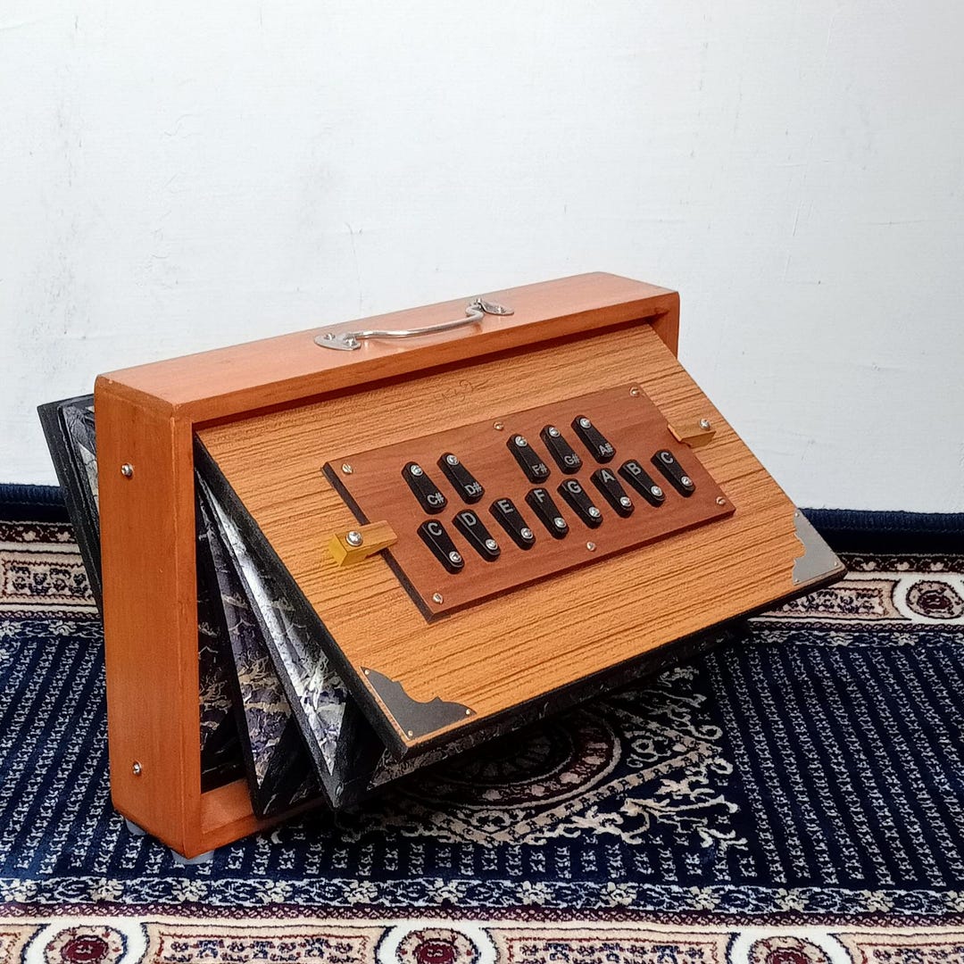 13-note Medium Shruti Box – Natural Finish With Black Keys & Printed ...