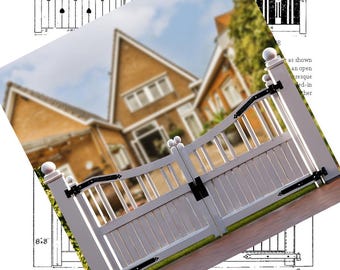 Könnte beinhalten: Weiße Doppeltorgarten mit schwarzen Scharnieren und einem Haus im Hintergrund. Das Tor hat ein vertikales Lamellendesign und dekorative Zierknöpfe. Das Bild enthält ein Diagramm mit dem Text "GARDEN GATE CONSTRUCTION".