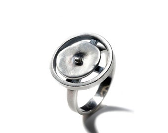 Sterling Circle in Motion Ring