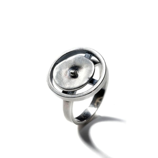 Sterling Circle in Motion Ring