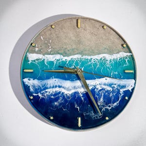 Reloj de resina con diseño de olas marinas, manecillas doradas, decoración costera para el hogar, movimiento silencioso.