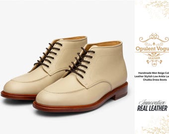 Botas Chukka de cuero beige hechas a mano: Zapatos de vestir de tobillo bajo para hombre