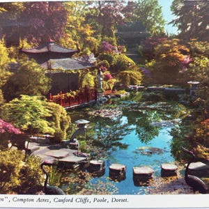 Cartão postal vintage dos anos 1970, jardim japonês, Compton Acres, Poole, Dorset, Reino Unido, viagem cênica, itens efêmeros, selo da rainha, escrito e enviado
