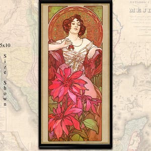 Könnte beinhalten: Gerahmter Vintage-Kunstdruck mit einer Frau in einem fließenden Kleid, umgeben von großen roten Blumen. Das Kunstwerk hat einen dekorativen Rahmen und den Text "Vintage Art & Posters". Größe: 12,7 x 25,4 cm.