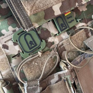 MOLLE rank clip (set of 2) – customizable with rank, name & flag – tactical accessory for backpack and tactical vest