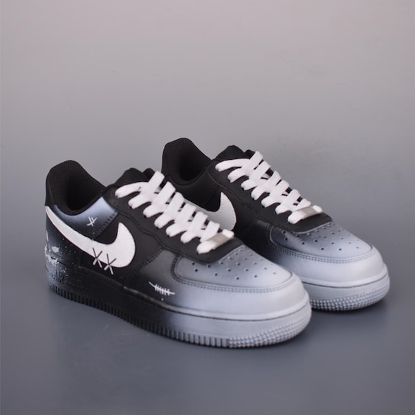 Zapatillas Air Force 1 personalizadas con grafiti degradado en negro, zapatillas urbanas pintadas a mano, calzado único e irrepetible, regalo para amantes de las zapatillas.