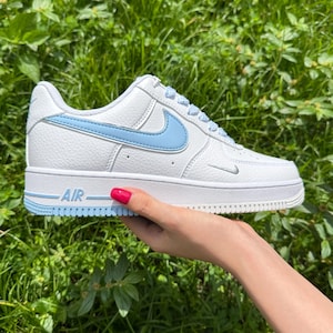 Custom Hellblau Silber Air Force 1 | Handbemalte Unisex Sneakers | Personalisierte AF1 Schuhe | Einzigartiges Geschenk für Ihn Geschenk für Sie