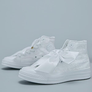Custom Converse Embroidered Converse Shoes/Custom Bridal Sneakers/Hand Embroidered Bride Shoes/Wedding Flowers Embroiderey/Gift For Her