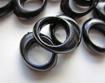 24 Vintage Black Plastic Beads, 17mm x 14mm Open-Center Oval