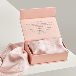 22 Momme Mulberry Silk Pillowcase: Luxury Zipped Style