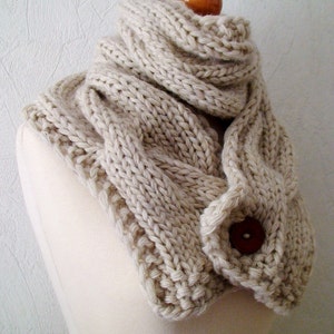 Chunky Scarf Handknit Big Cowl Extra Thick Cabled Soft in Natural White Beige Alpaca Merino Wool Kid mohair imagem 2