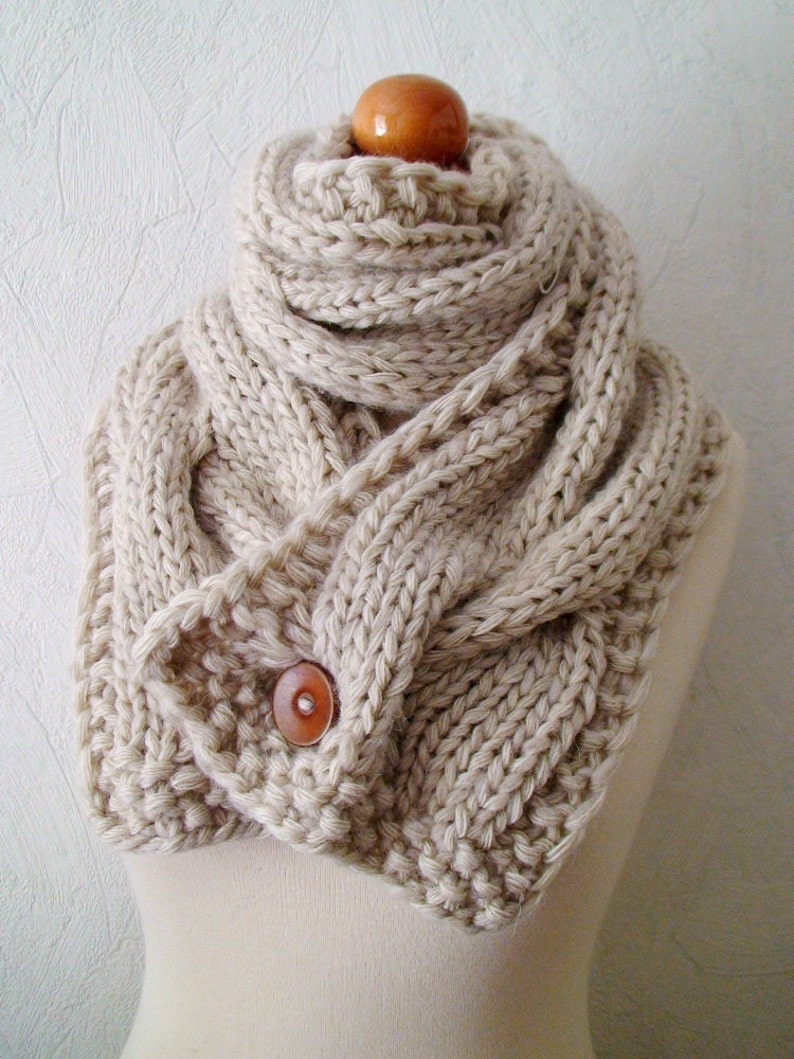 Chunky Scarf Handknit Big Cowl Extra Thick Cabled Soft in Natural White Beige Alpaca Merino Wool Kid mohair imagem 1