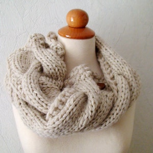 Chunky Scarf Handknit Big Cowl Extra Thick Cabled Soft in Natural White Beige Alpaca Merino Wool Kid mohair imagem 4