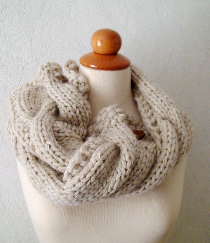 Chunky Scarf Handknit Big Cowl Extra Thick Cabled Soft in Natural White Beige Alpaca Merino Wool Kid mohair imagem 4