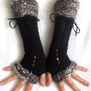 Guantes sin dedos de punto Calentadores de muñeca largos Taupe/ Marrón/ Beige Corsé negro con cintas de gamuza Estilo victoriano