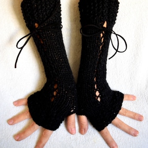 Guantes de corsé largos negros tejidos a mano, calentadores de brazos sin dedos con cintas de gamuza, estilo victoriano