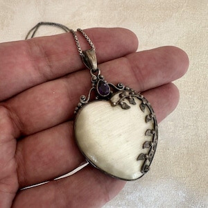 SHANKARI Sterling Silver Heart Pendant on Chain - Foliate Leaf with Amethyst