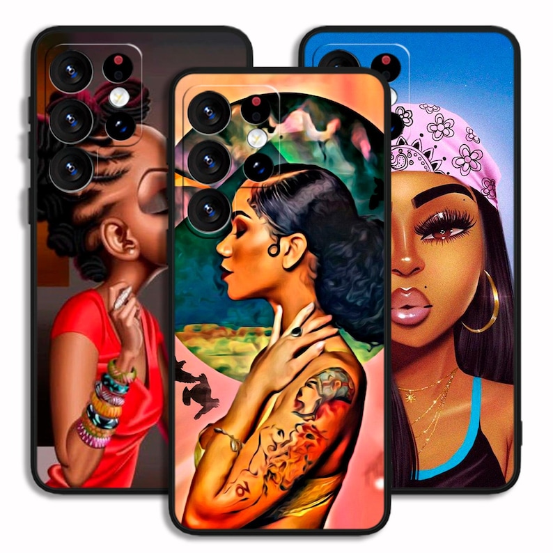 Puede incluir: Tres fundas para tel&eacute;fono con ilustraciones vibrantes de mujeres negras. Las fundas presentan retratos con rasgos faciales detallados, peinados y accesorios. La paleta de colores incluye rojos, azules y naranjas, creando un atractivo visual llamativo. Las fundas son para smartphones.