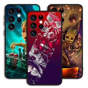 Op de afbeelding: Drie telefoonhoesjes met personages uit Guardians of the Galaxy. Eén hoesje heeft een blauwgroene achtergrond met Groot. Een andere heeft een rode en paarse gradiënt met Rocket, Gamora en anderen. Het derde hoesje heeft Groot in een pot.