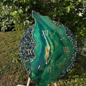Large Green Resin Wall Clock 19.7 Inches | Double Layer Epoxy Clock | Emerald Geode Wall Clock | Luxury Handmade Home Decor image 11