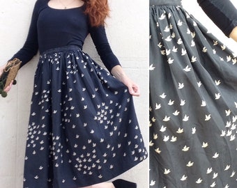 French 1940s BIRDS dove novelty print midi silk skirt Sz S