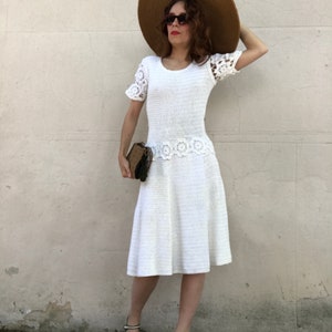 Robe taille basse en coton au crochet ivoire des années 1930