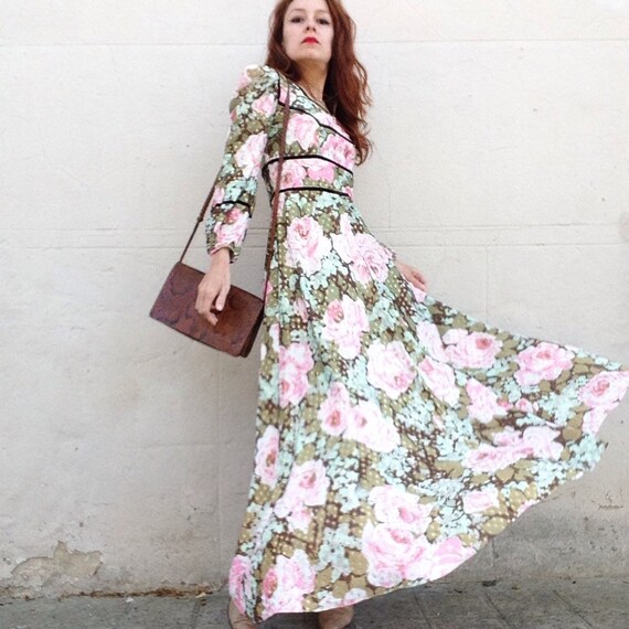 1970s gold lamé on pink roses and green floral max