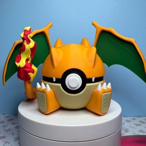 Pokéball 3D inspirée de Dracaufeu