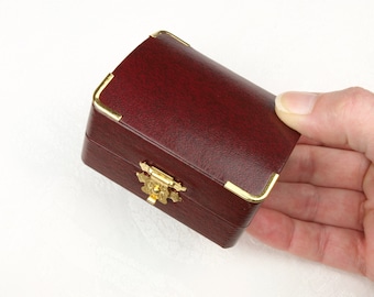 Burgundy Double Ring Box: Vintage Style Wedding Engagement Ring Bearer, The Bampton