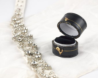Classic Black Ring Box, Luxurious Oval Antique Style Ring Gift Box with Gold Detail for Engagement, Wedding, Heirloom, Special Ring