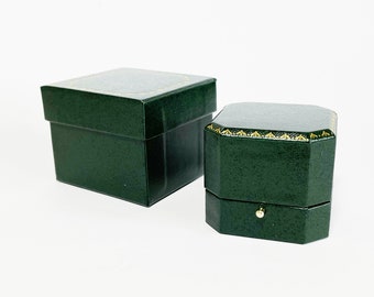 Luxury Green Ring Box with Velvet and Satin Lining: Antique Style Engagement, Wedding, The Oxford