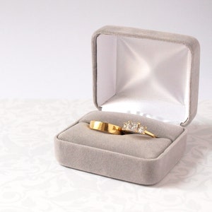 Grey Velvet Double Ring Box, Box for Two Rings, Wedding Ring Box, Ring Bearer Box, Wedding Band Box, Box for Wedding Rings, Ring case NORHAM