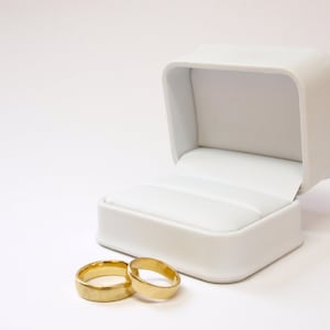 Leatherette Ring Box, Engagement Ring Box, Jewellery Gift Box, Ring Bearer Box, Wedding Ring Holder, Wedding Ring Box, Black or White