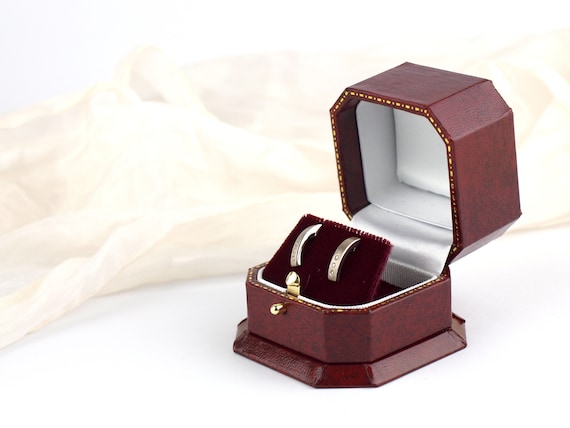 Burgundy Antique Style Ohrring Box, Vintage Ohrstecker Box mit Gold Detail und Messing Verschluss Box für Ohrringe, Ohrring Geschenkbox, WINDSOR