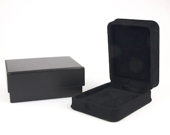 Black Velvet Necklace Gift Box: Jewelry Display Case, The Winchester