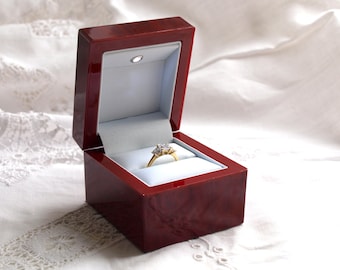 GENUINE WOOD RING BOX MAHOGANY WHITE ENGAGEMENT BRIDAL KEEPSAKE DISPLAY GIFT 