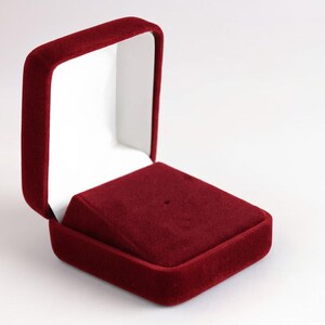 Bordeauxrode fluwelen dasspelddoos, stropdasdoos, geëmailleerde pindoos, elegante en zachte fluwelen geschenkdoos, The Selworthy