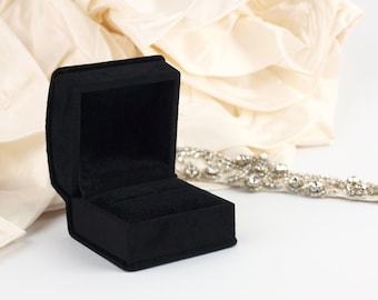 Luxury Black Velvet Ring Box, Velvet Wedding Ring Box Black, Proposal Ring Box, Wedding Ring Holder, Luxury Engagement Ring Box CHELSEA