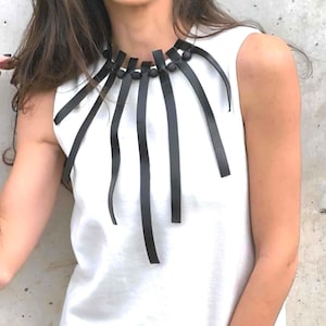 Handgemachte Holzperlen Kette: Vegan Leder Statement Schmuck