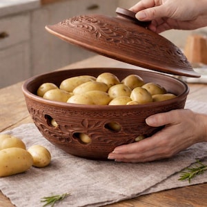 Potato Storage Container 5.5 lb (2.5 kg) Capacity, Breathable Terracotta Bowl with Lid, Dark Countertop Vegetable Keeper