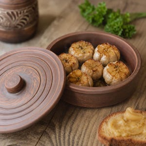 Teglia per arrostire l'aglio con coperchio, teglia in terracotta per arrostire l'aglio, servizio da tavola artigianale, pirofila rustica in terracotta, regalo per l'inaugurazione della casa