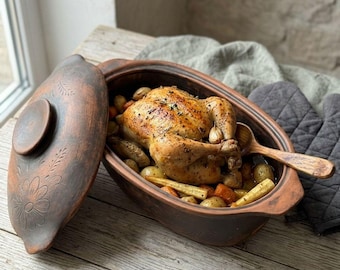Clay Roaster with Lid, Whole Chicken Baker, Rustic Terracotta Casserole Dish, Oven Cooking Pot for Family Meals