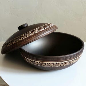 Bread Baker Clay Cloche 28 cm, Terracotta Baking Dish with Lid, Sourdough Bread Pot, Artisan Oven Style Baker