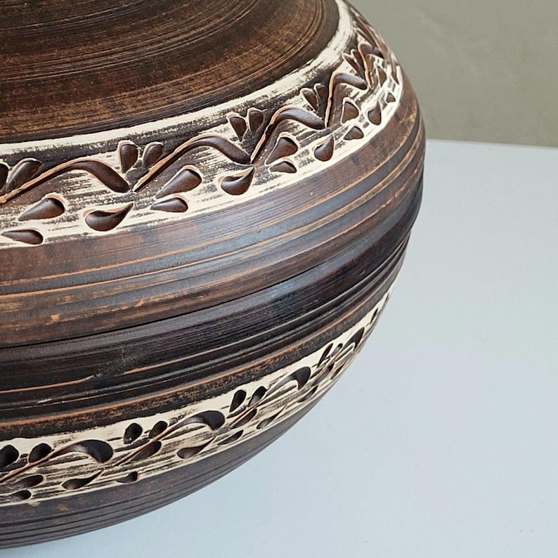 Bread Baker Clay Cloche 28 cm, Terracotta Baking Dish with Lid, Sourdough Bread Pot, Artisan Oven Style Baker
