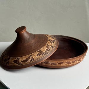 Handmade Clay Tajin / Tagine with Lid 2.5L – Oven Safe Tagine Pot for Stovetop with Heat Diffuser, Natural Red Clay Slow Cooking Dish