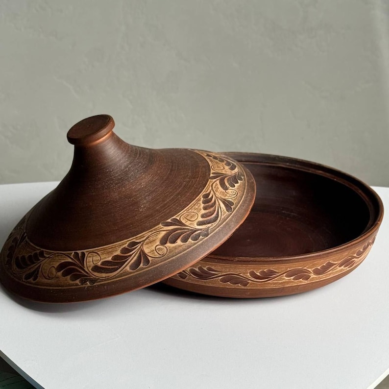 Handmade Clay Tajin / Tagine with Lid 2.5L – Oven Safe Tagine Pot for Stovetop with Heat Diffuser, Natural Red Clay Slow Cooking Dish