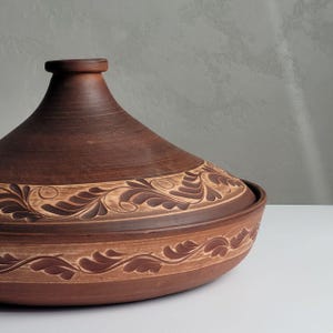 Handmade Clay Tajin / Tagine with Lid 2.5L – Oven Safe Tagine Pot for Stovetop with Heat Diffuser, Natural Red Clay Slow Cooking Dish