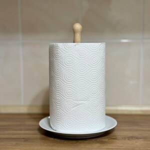 Porta-toalhas de papel reciclado – Madeira de freixo e prato de porcelana vintage – Decoração rústica para cozinha – Presente ecológico feito à mão | Porta-rolos de papel de cozinha