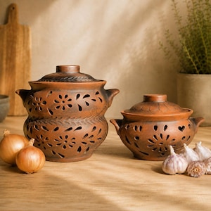 Set di contenitori per cipolle e aglio, in terracotta traspirante, ideali per la dispensa, con coperchi.