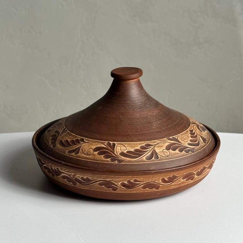 Handmade Clay Tajin / Tagine with Lid 2.5L – Oven Safe Tagine Pot for Stovetop with Heat Diffuser, Natural Red Clay Slow Cooking Dish